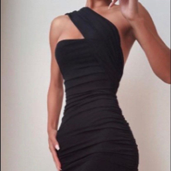 Dresses & Skirts - 🔥🔥Last one🔥🔥🔥🔥Out Asymmetrical dress